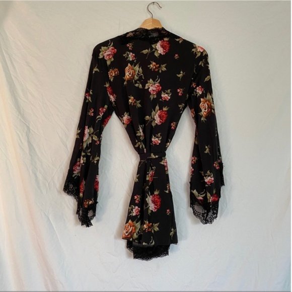 Breezy Lace and Roses Robe - Picture 2 of 7